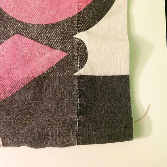 2013 Hello Kitty  Pink and Black Standard Size 29 x 18 inch 1 Piece Pillowcase - Picture 2 of 16